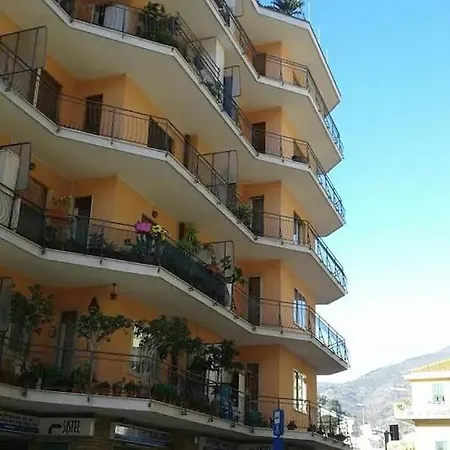 Confortevole E Vicino Al Centro Di Санремо